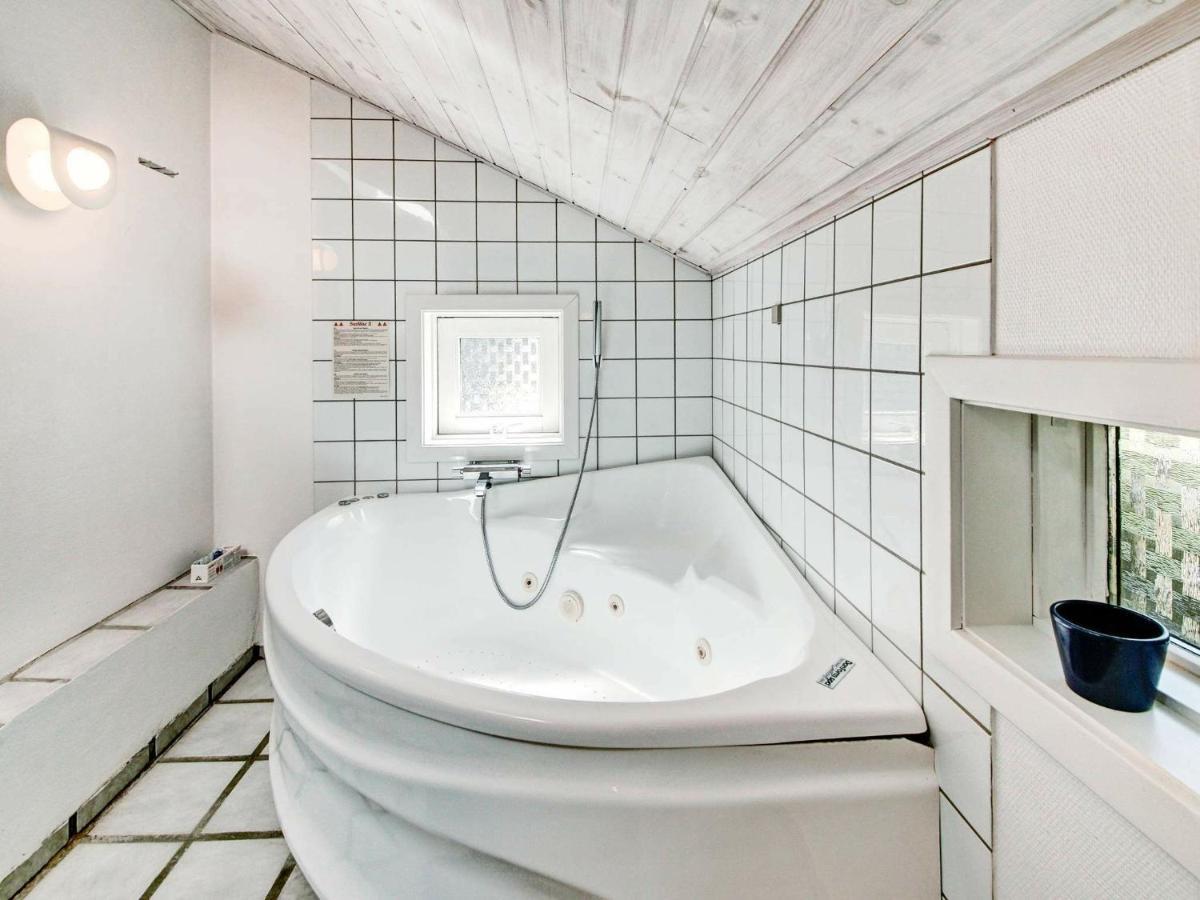 8 Person Holiday Home In Nex Vester Somarken Kültér fotó